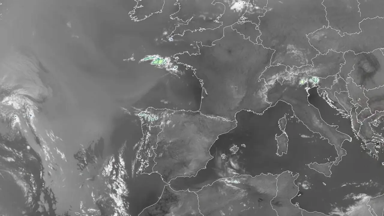  Cel ser&egrave; i n&uacute;vols alts a Tarragona aquest dimecres en una jornada de temps estable i calma atmosf&egrave;rica &mdash; Imagen generada por IA 