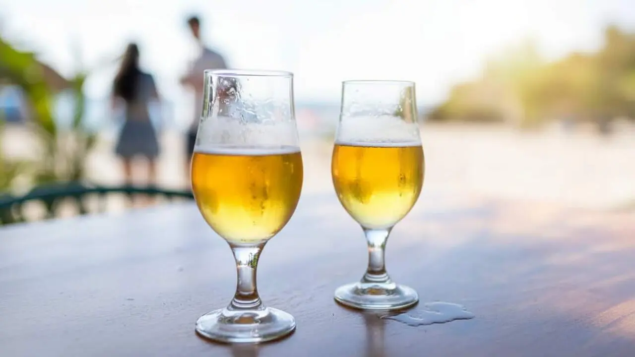  Terrasses d&rsquo;establiments a Espanya que hauran de tancar a l&rsquo;estiu per les noves normes contra la calor intensa &mdash; Imagen generada por IA 