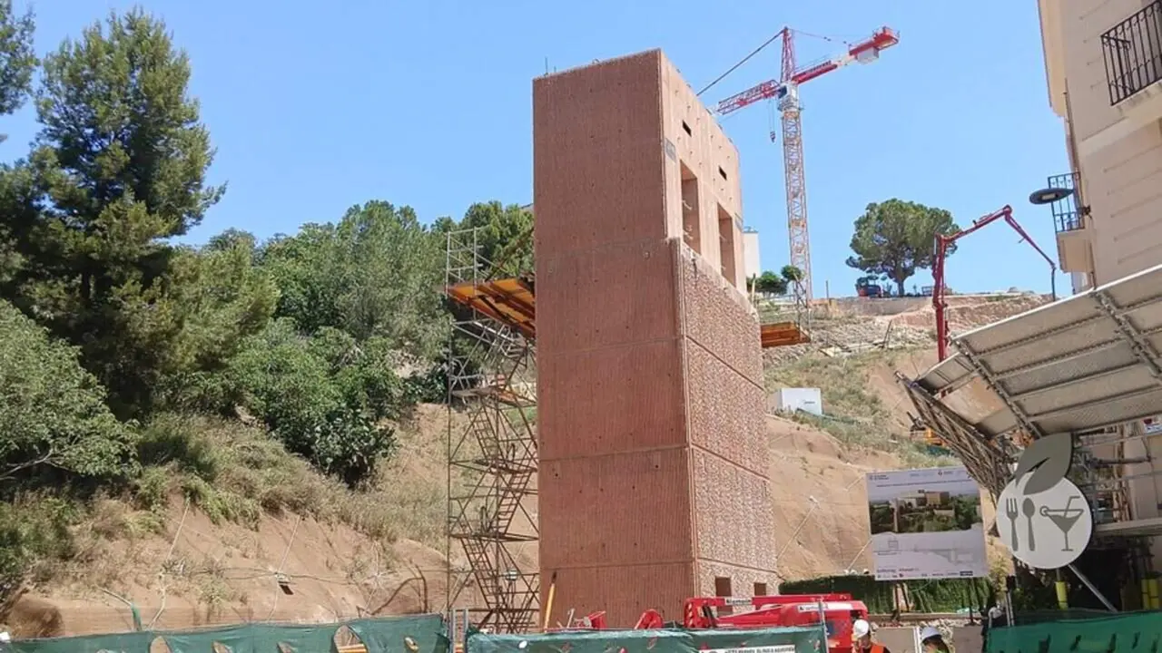  Obres dels ascensors a l&rsquo;Hospital Universitari de Tortosa amb talls de tr&agrave;nsit i restriccions d&rsquo;aparcament &mdash; Imagen de la Fuente 