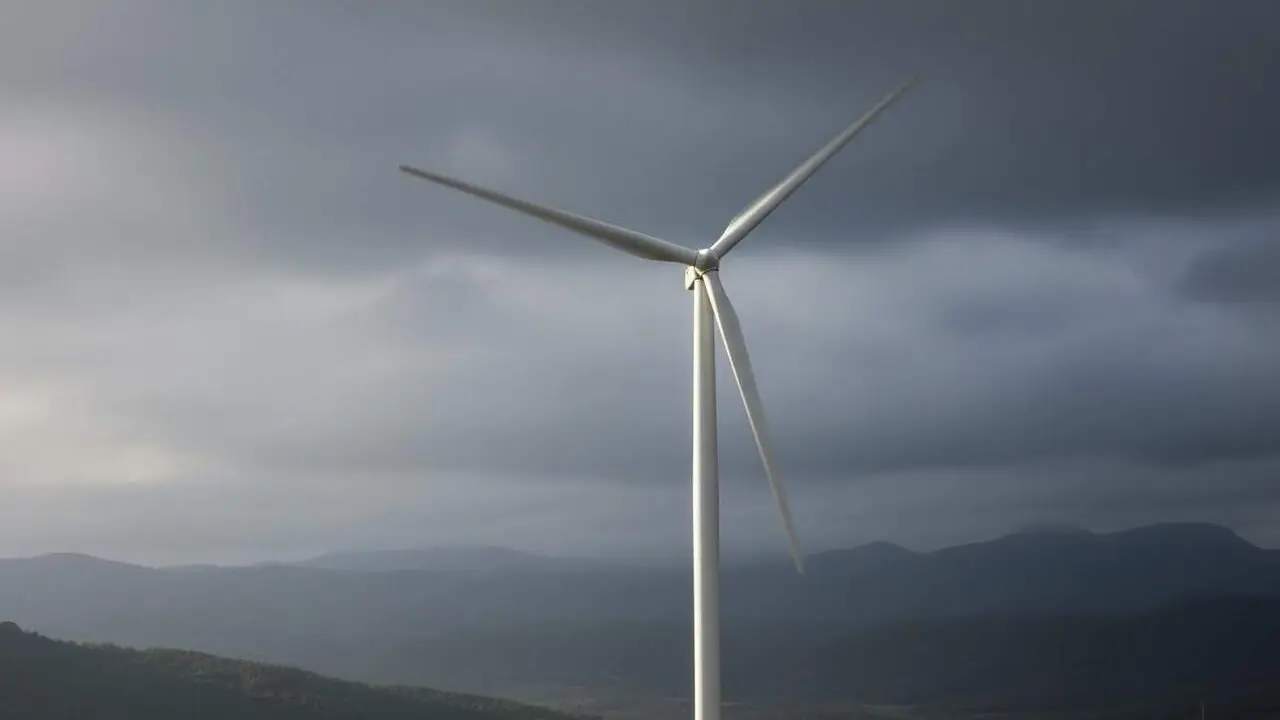 Repotenciaci&oacute; e&ograve;lica a les Colladetes del Perell&oacute; amb reducci&oacute; d&rsquo;aerogeneradors de 54 a 8 m&eacute;s eficients &mdash; Imagen generada por IA