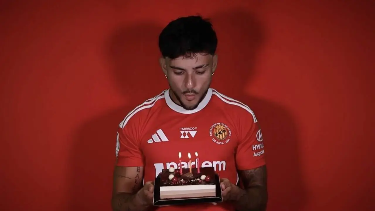 Marc &Aacute;lvarez celebrant el seu 25&egrave; aniversari amb un v&iacute;deo especial a Twitter de N&agrave;stic Tarragona &mdash; Imagen de la Fuente del reel de Instagram