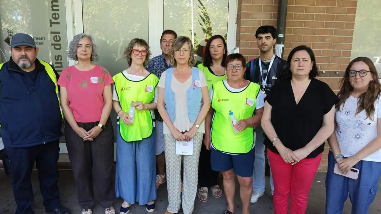  Volunt&agrave;ries c&iacute;viques a Tortosa lideren accions de neteja i conviv&egrave;ncia al barri del Temple en projecte pilot &mdash; Imagen de la Fuente 