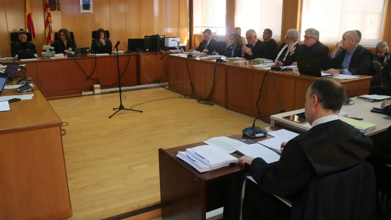Prove&iuml;dora de l'Aldea reconeix inflar factures sota ordres de l'exgerent en esc&agrave;ndol financer recent &mdash; Imagen de la fuente