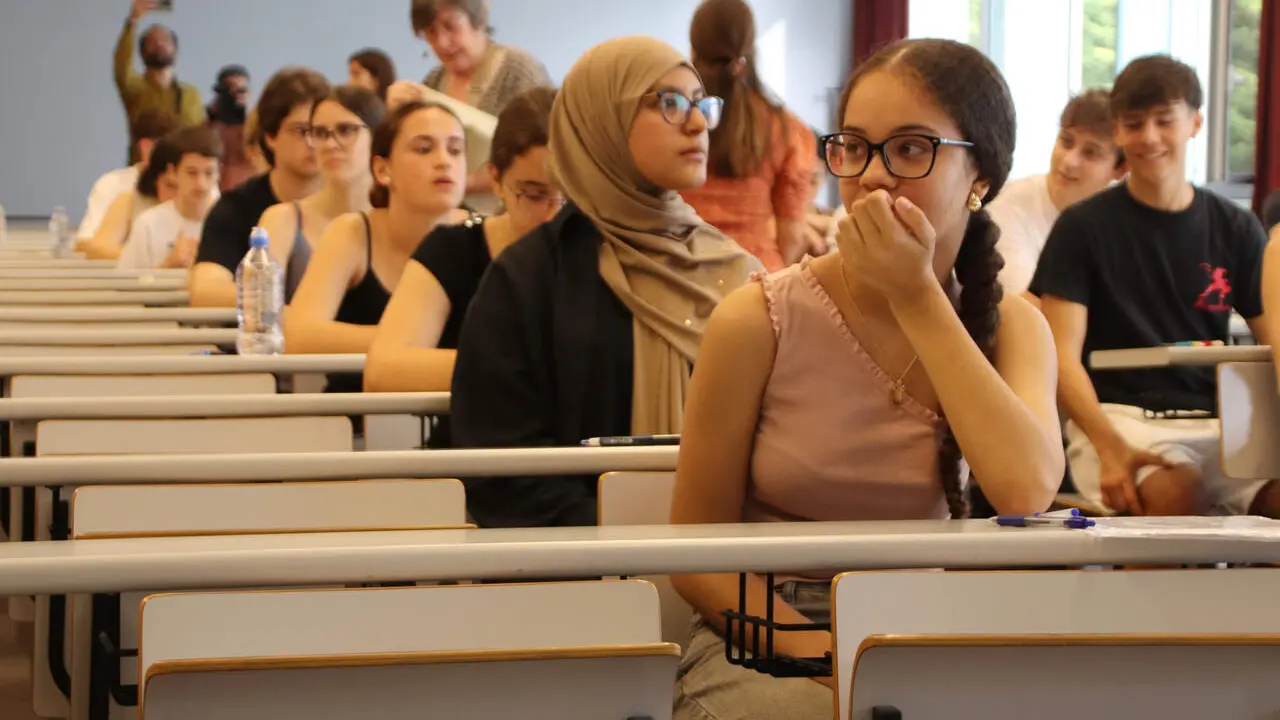 4.435 estudiants inicien les PAU a Tarragona amb mesura i 15 detectors per garantir la seguretat i l'ordre &mdash; Imagen de la fuente
