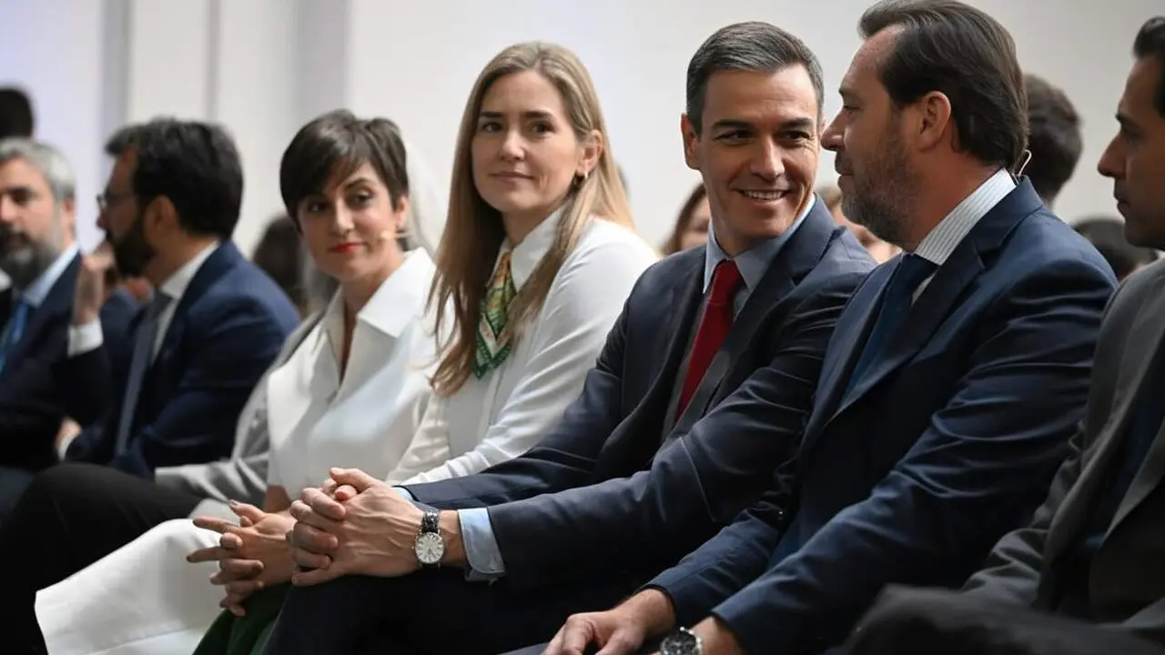  Pedro S&aacute;nchez anuncia ajudes per fomentar l'&uacute;s de bicicletes el&egrave;ctriques a Espanya amb l'objectiu de mobilitat sostenible &mdash; Imagen generada por IA 