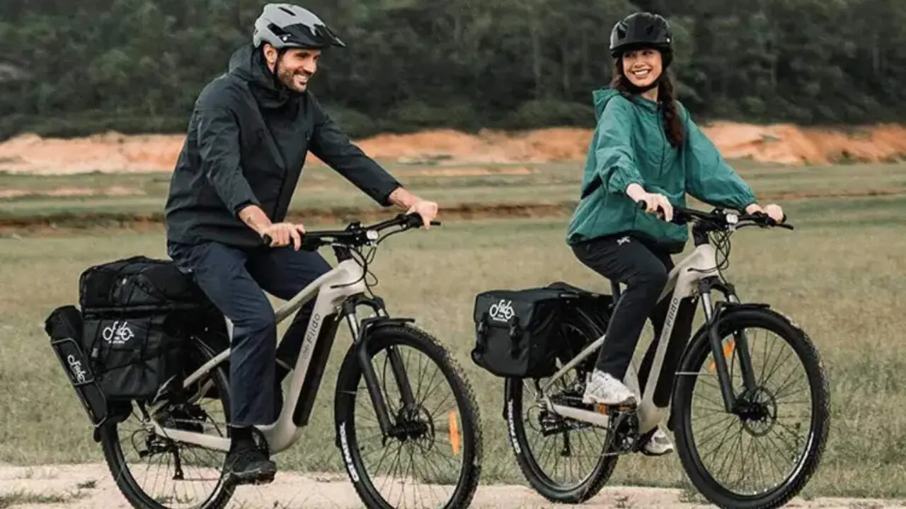Pedro S&aacute;nchez anuncia ajudes per fomentar l'&uacute;s de bicicletes el&egrave;ctriques a Espanya amb l'objectiu de mobilitat sostenible &mdash; Imagen generada por IA