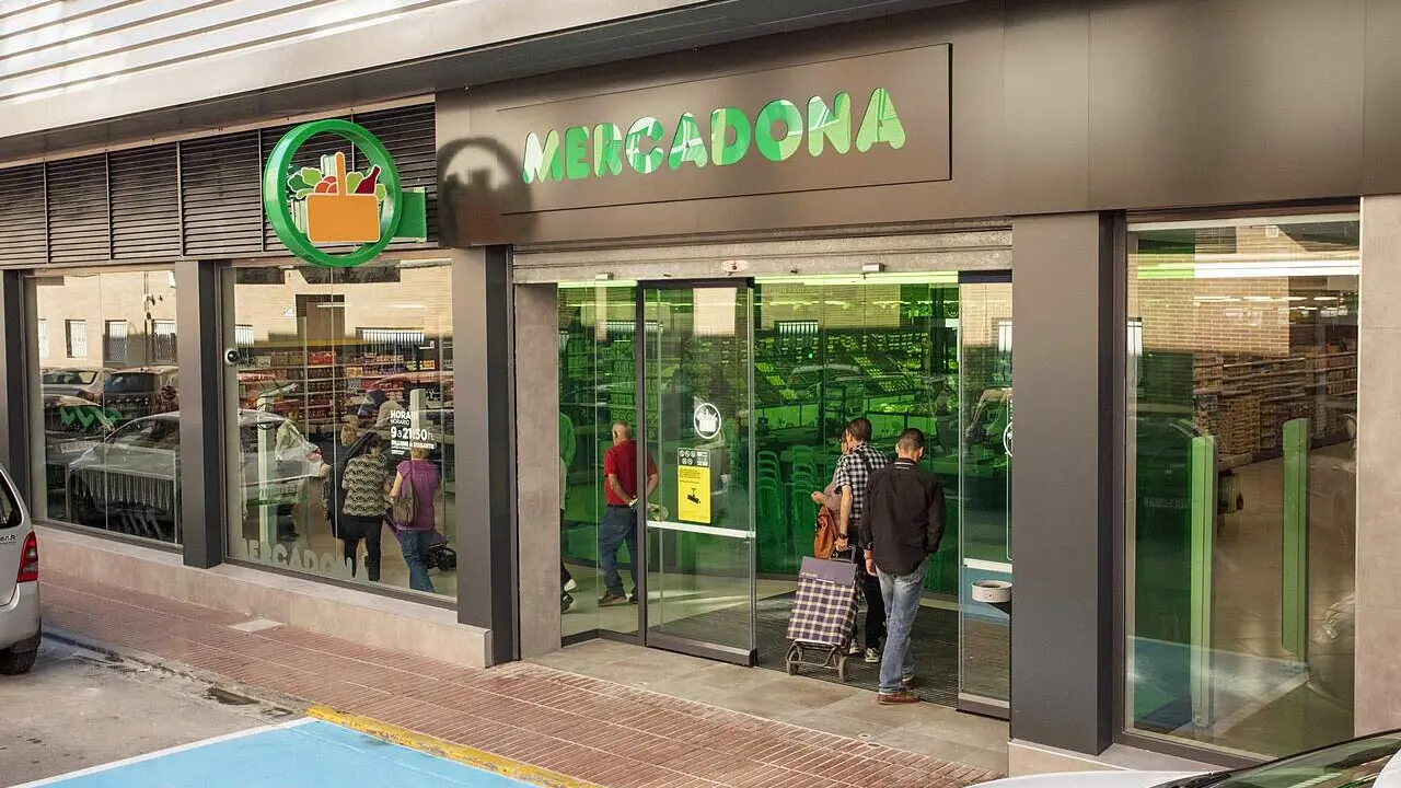 Mercadona amplia els horaris d&rsquo;estiu i obre diumenges en 320 botigues per facilitar les compres d&rsquo;estiu &mdash; Imagen Wikipedia