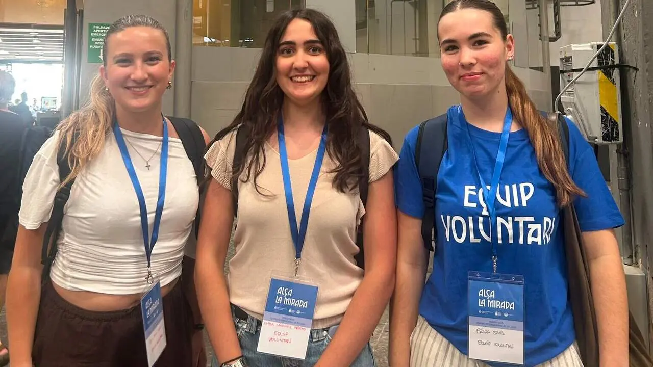  Estudiants de la URV voluntaris al Centre Internacional de Premsa durant una visita especial &mdash; Imagen de la Fuente 