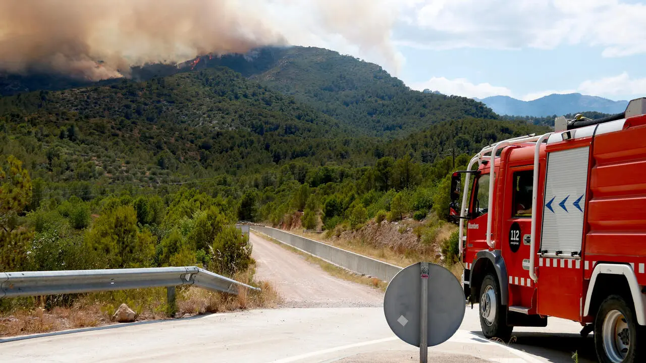 Imatge d&rsquo;un incendi forestal a les Terres de l&rsquo;Ebre amb creixement del 67% i alertes de perill m&agrave;xim aquest estiu &mdash; Imagen de la fuente