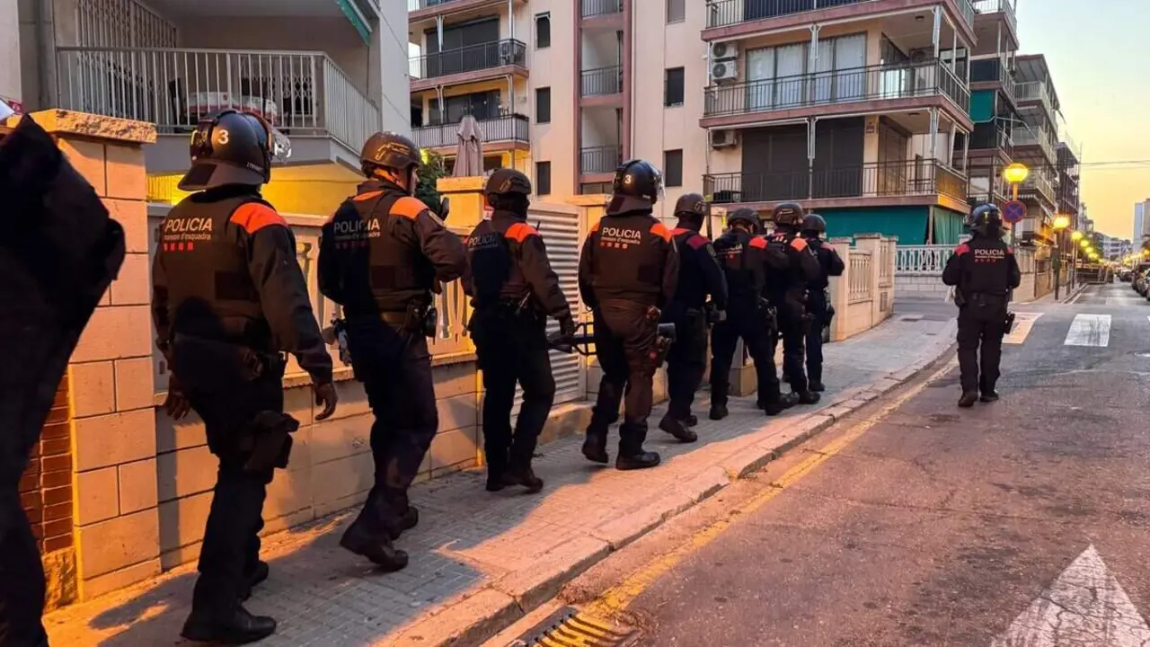  Dispositiu policial contra la venda i distribuci&oacute; de material falsificat al Camp de Tarragona amb investigaci&oacute; dels Mossos d&rsquo;Esquadra &mdash; Imagen de la Fuente 