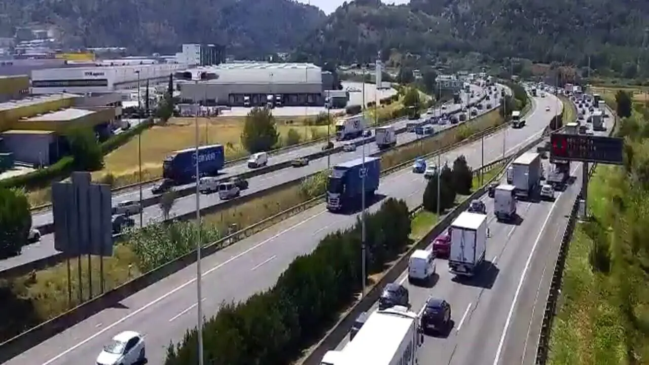  Accident a l&rsquo;AP-7 entre Castellbisbal i Castellv&iacute; de Rosanes provoca retencions i carril tallat en sentit Tarragona &mdash; Imagen de la Fuente 