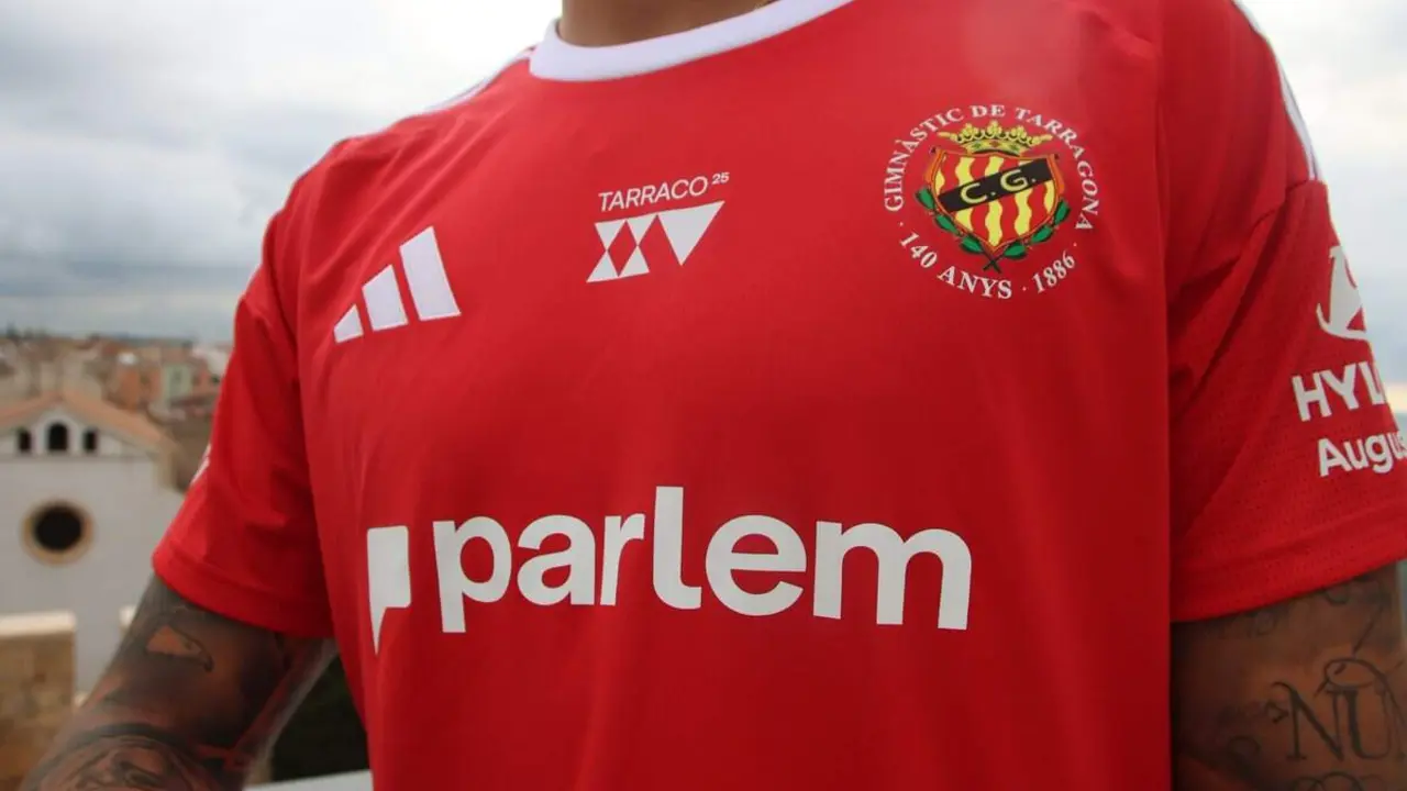  Jugador de Parlem al capdavant del frontal anunciant el canvi d&rsquo;estrat&egrave;gia del club despr&eacute;s de dos anys al lideratge &mdash; Imagen de la Fuente 