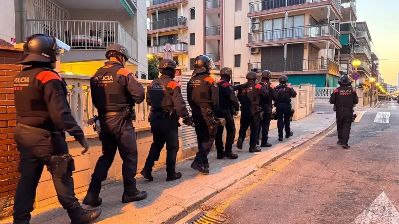  Desarticulaci&oacute; d&rsquo;una organitzaci&oacute; criminal de falsificaci&oacute; i top manta a Tarragona amb 28 detinguts i 25 intervencions &mdash; Imagen de la Fuente 