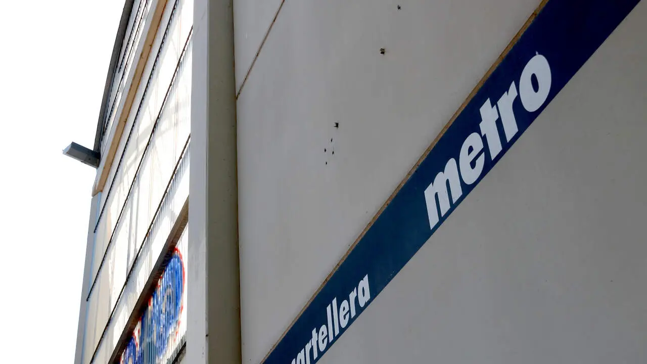 Fa&ccedil;ana de l'antiga discoteca Metro a Amposta preparada per la transformaci&oacute; en centre social i de culte del Pont d'Amposta &mdash; Imagen de la Fuente