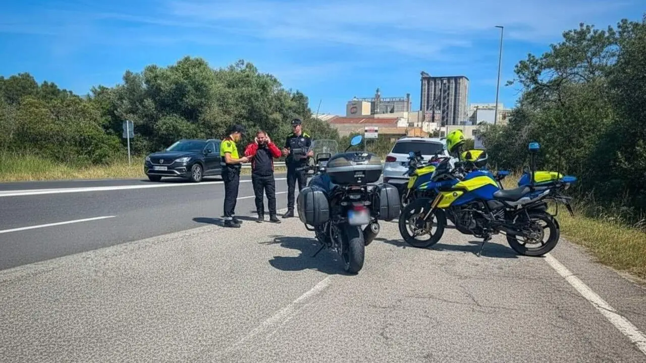  Mossos d&rsquo;Esquadra utilitzen Google Maps i Waze per millorar l&rsquo;efectivitat en controls de tr&agrave;nsit a Catalunya &mdash; Imagen generada por IA 