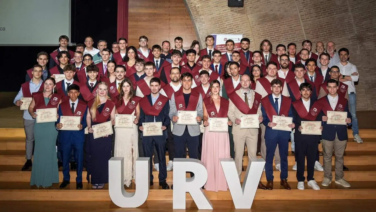  Cerim&ograve;nia de graduaci&oacute; URV 2025-2026 amb reconeixements al talent i excel&middot;l&egrave;ncia acad&egrave;mica &mdash; Imagen de la Fuente 
