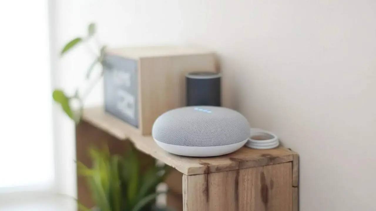 Google acomiada Assistant despr&eacute;s d&rsquo;una d&egrave;cada revolucionant la intel&middot;lig&egrave;ncia artificial amb el llan&ccedil;ament de Gemini &mdash; Imagen generada por IA