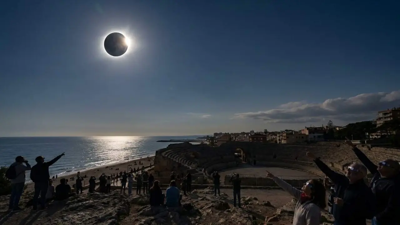  Eclipse solar total visible des de Tarragona el 12 d&rsquo;agost amb horari i millors punts per observar-lo &mdash; Imagen generada por IA 