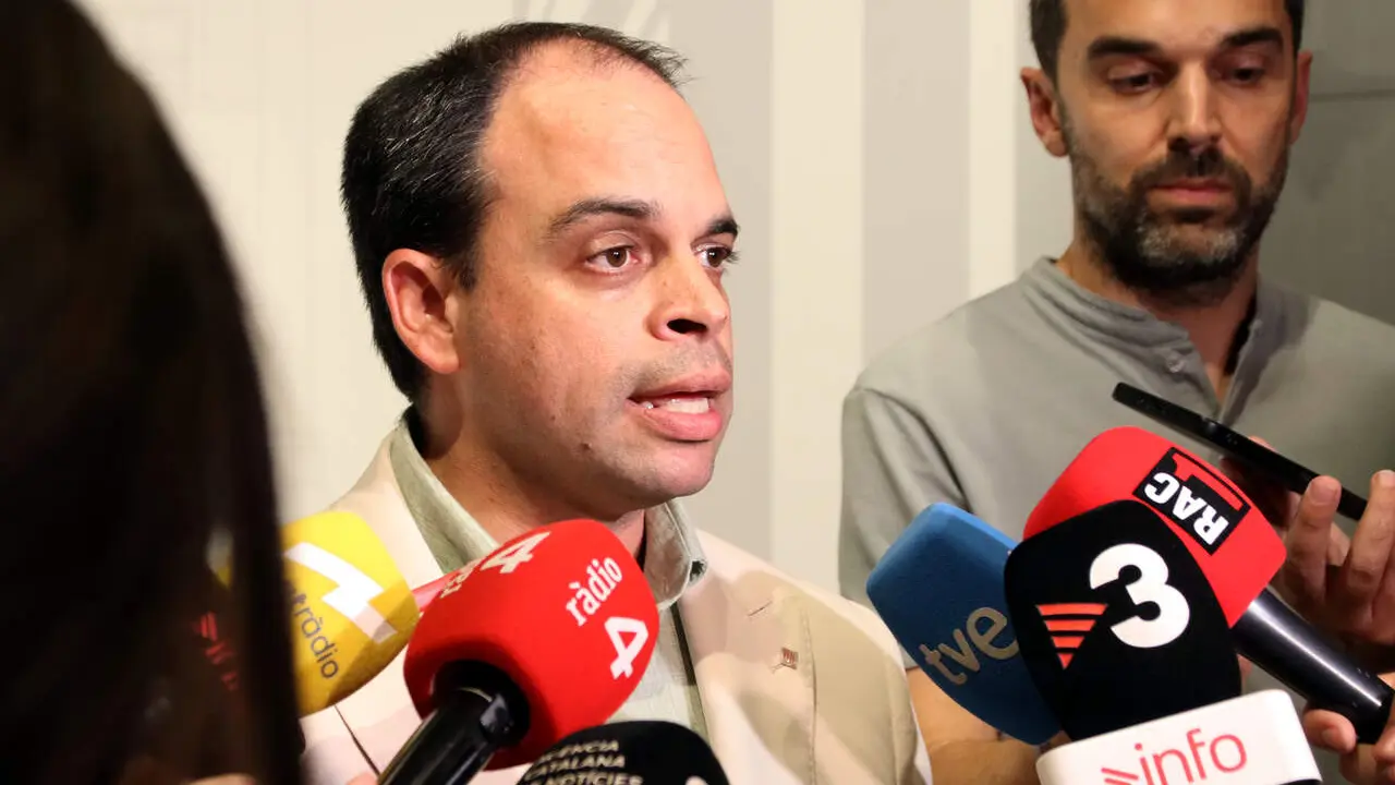 El secretari de Telecomunicacions i Transformaci&oacute; Digital de la Generalitat, Albert Tort, ofereix una atenci&oacute; a mitjans al Palau de la Generalitat