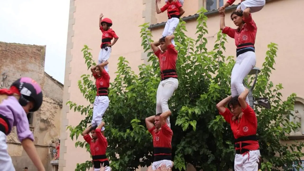 Colla Joves Xiquets de Valls celebren 50 anys amb diada castellera impecable a Lloren&ccedil; del Pened&egrave;s &mdash; Foto de Roser Giner