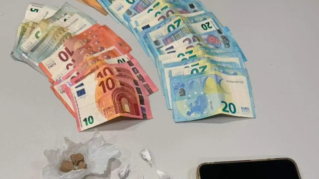 La droga i els diners trobats al detingut en l'escorcoll
Font: Cedida pels Mossos d'Esquadra / Agencia Catalana de Noticies