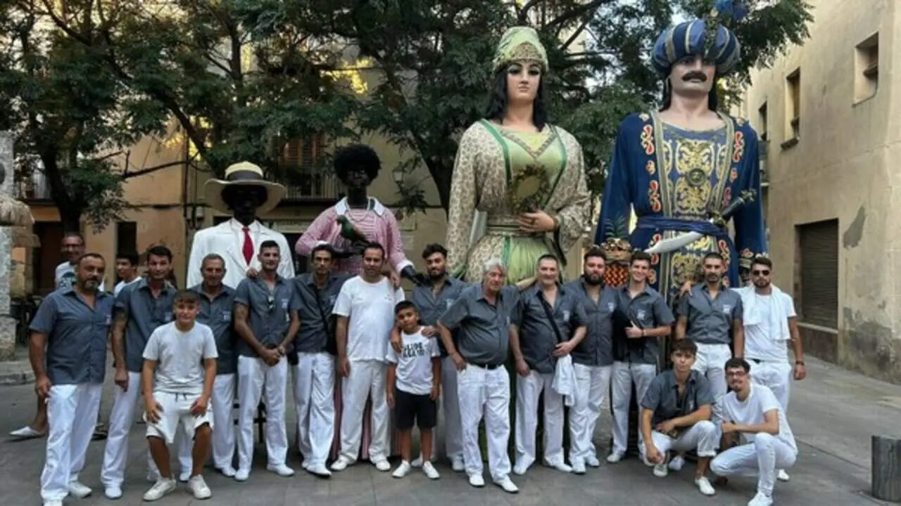  Els Gegants Moros i els Negritos de Santa Tecla amb portants especials Perpetuadors de Santa Tecla 2026 - Imagen de la Fuente 