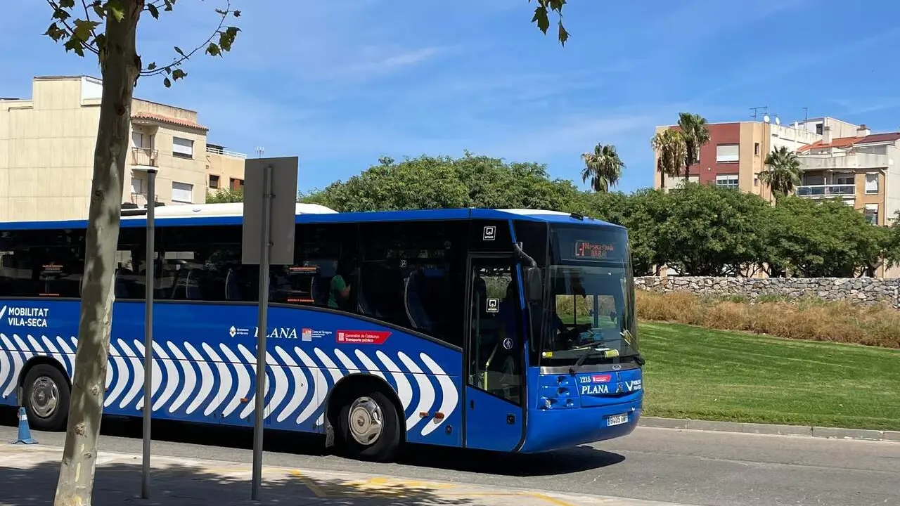Autob&uacute;s Bus Blau de Vila-seca renovat per a una mobilitat sostenible i servei p&uacute;blic eficient des de juliol &mdash; Imagen de la Fuente