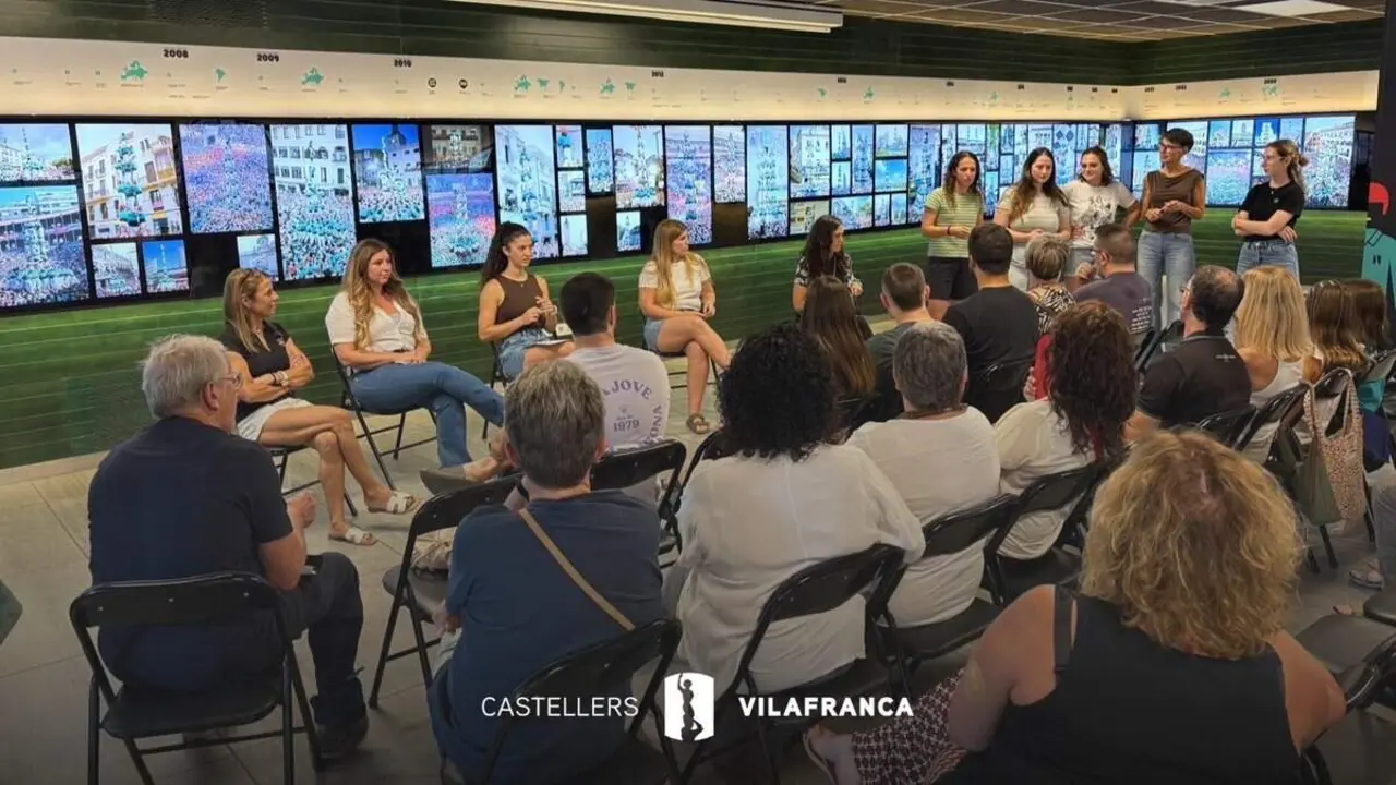  Lideratge femen&iacute; en el m&oacute;n casteller amb la participaci&oacute; destacada de la Lu Quintero en jornada de reflexi&oacute; - Imagen de la Fuente 