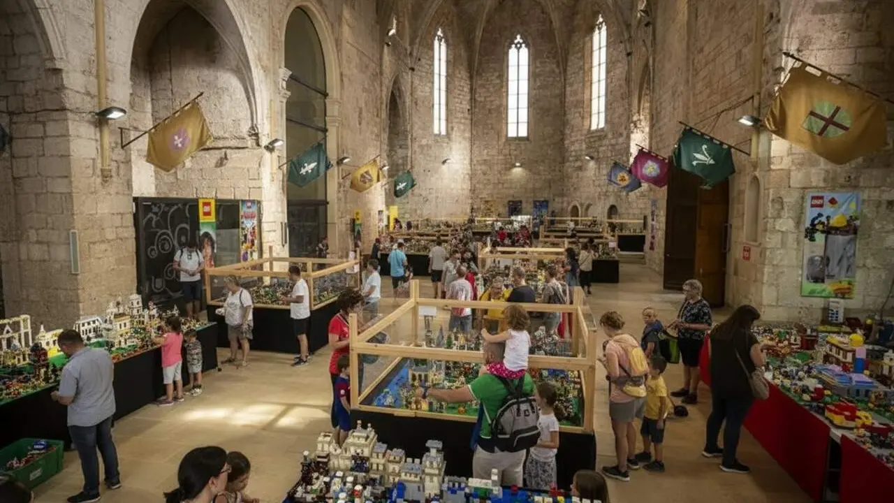  Festival Brick&agrave;nia a Montblanc del 10 al 12 d'octubre amb concursos i novetats de construccions Lego per a tota la fam&iacute;lia - Imagen generada por IA 