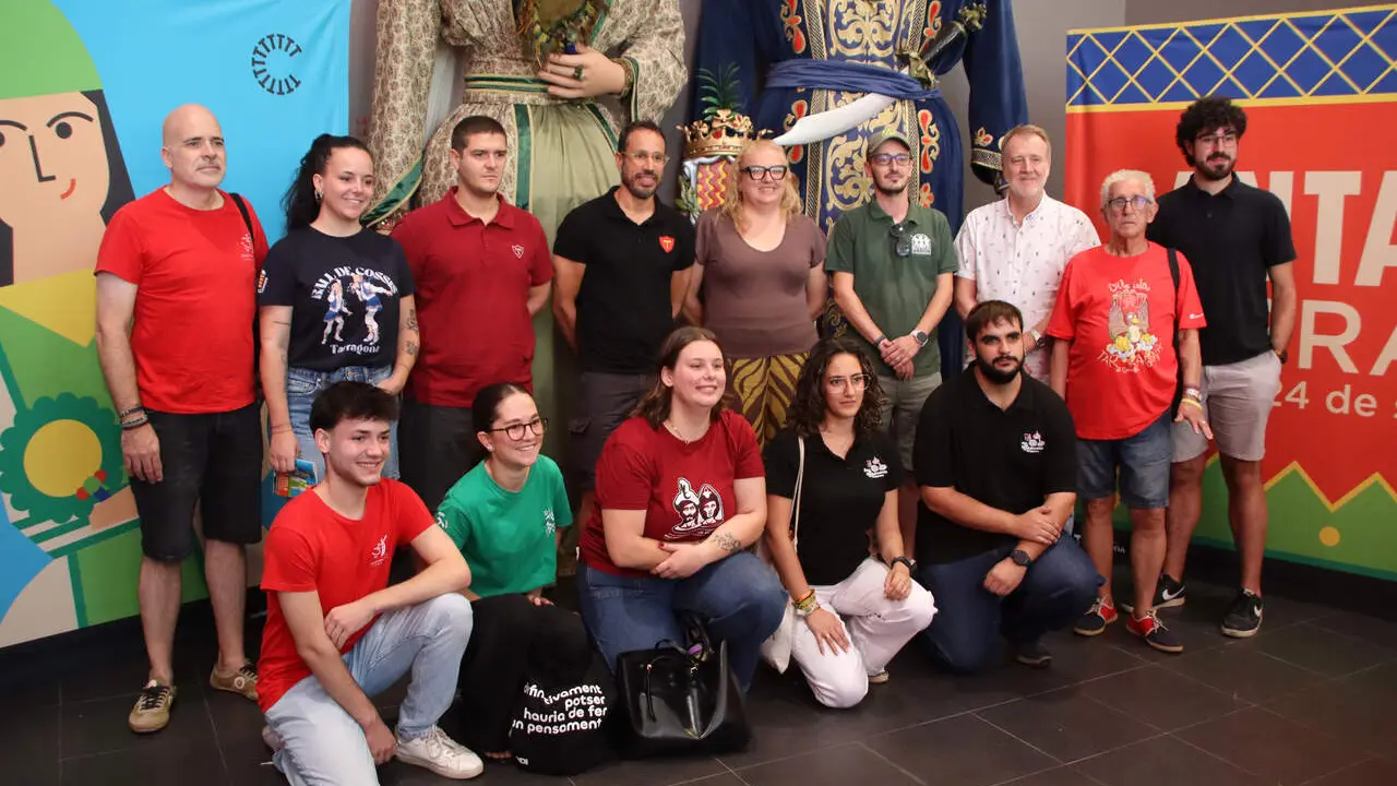 Imatge dels impulsors de les festes de Santa Tecla de Tarragona, amb representaci&oacute; de diferents entitats