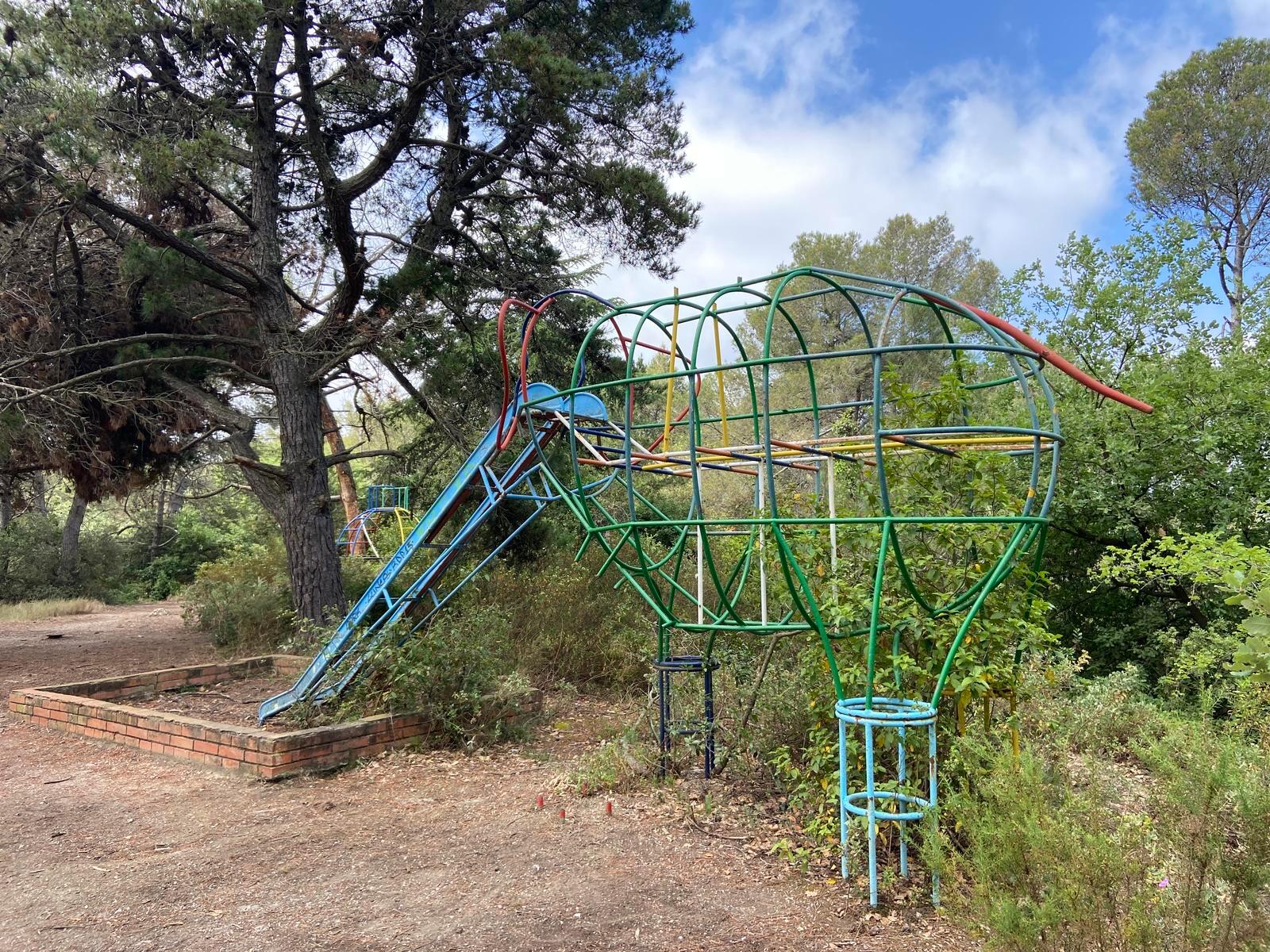 parc-infantil-abandonat-bones-hores-collserola02
