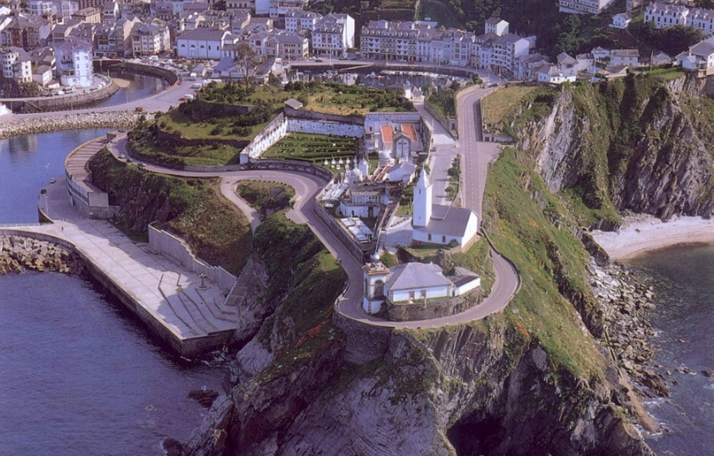 conjunto-de-atalaya-faro-ermita-y-cementerio-luarca-astúries