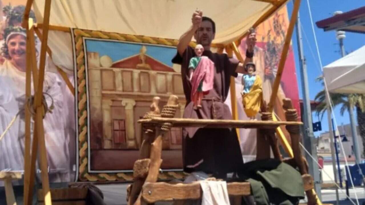 Viatges en el temps a Tarragona: titelles romans i humor al carrer aquest juliol i agost