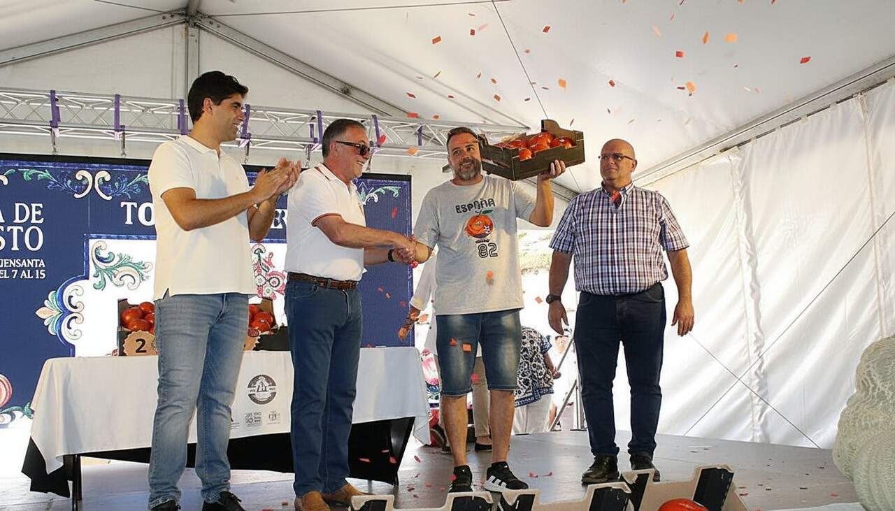 20.000 euros por una caja de Tomates Huevo Toro: récord histórico en Coín en una subasta benéfica